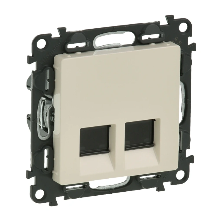 (copy) розетка 2xrj45 utp кат.5е, крем, legrand, valena life, 753241