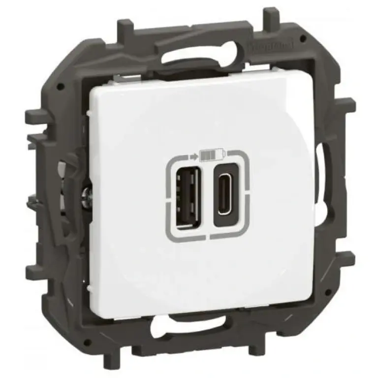 Двойна usb розетка a+c 15w, new niloe, legrand, бял, NP3403WH