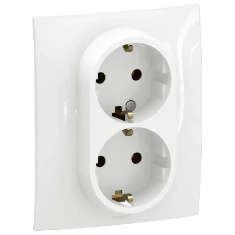 Двоен контакт с детска защита, авт. клеми, new niloe, legrand, бял, NP3130WH