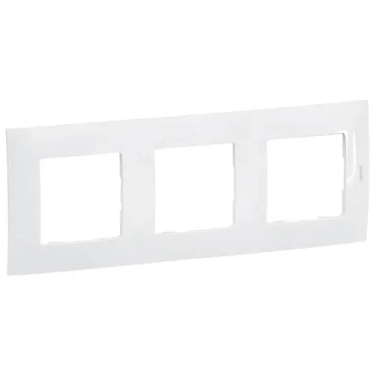 Тройна рамка new niloe, бял, legrand, NP113WH