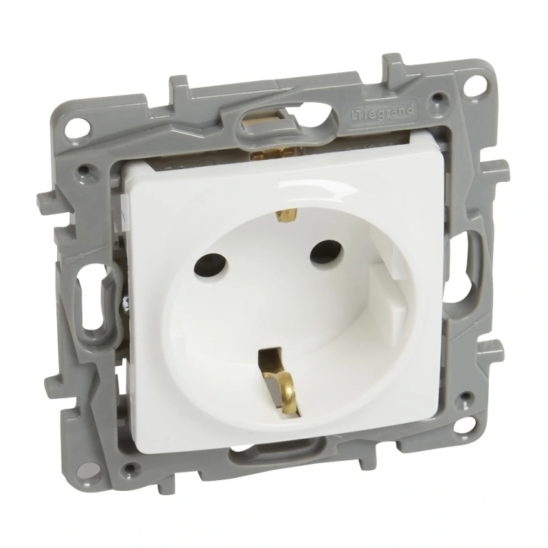 Контакт шуко 16a, бял, legrand, niloe, 764539