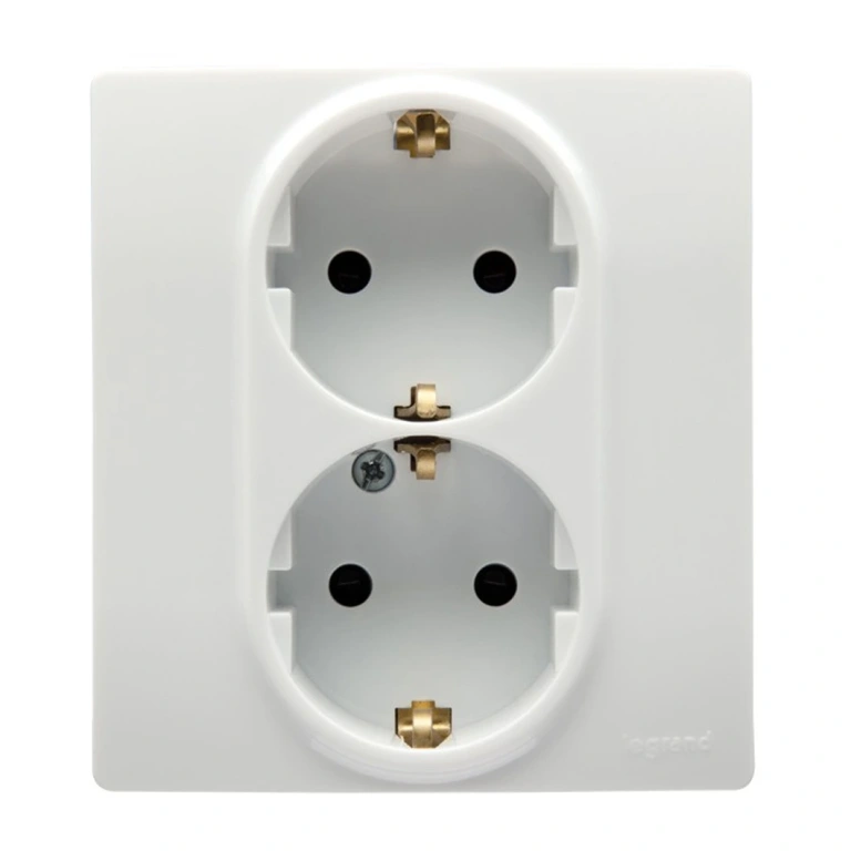 Двоен контакт шуко с детска защита, 16а, бял, legrand, niloe, 764544