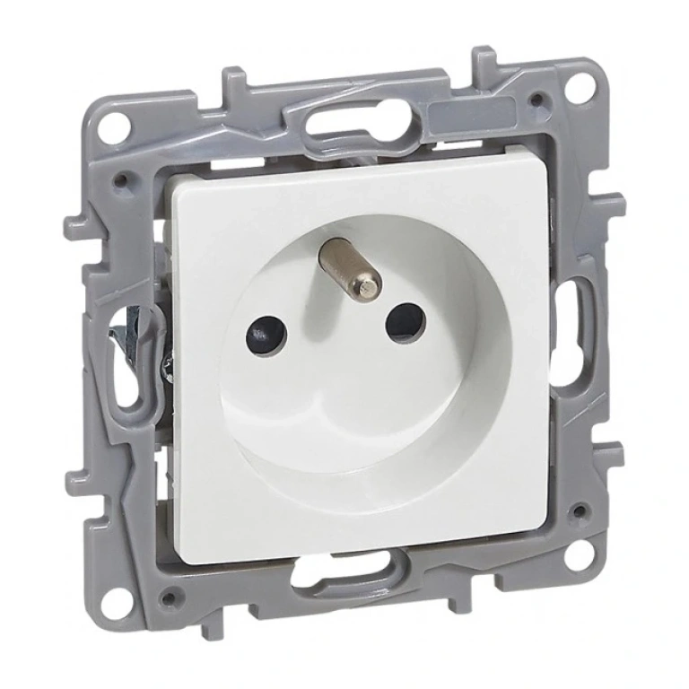 контакт френски 16a, бял, legrand, niloe, 764527