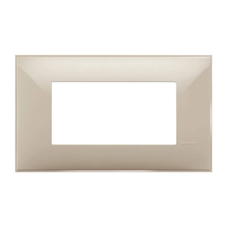 PVC четиримодулна рамка, cream, bticino, classia, r4804cr