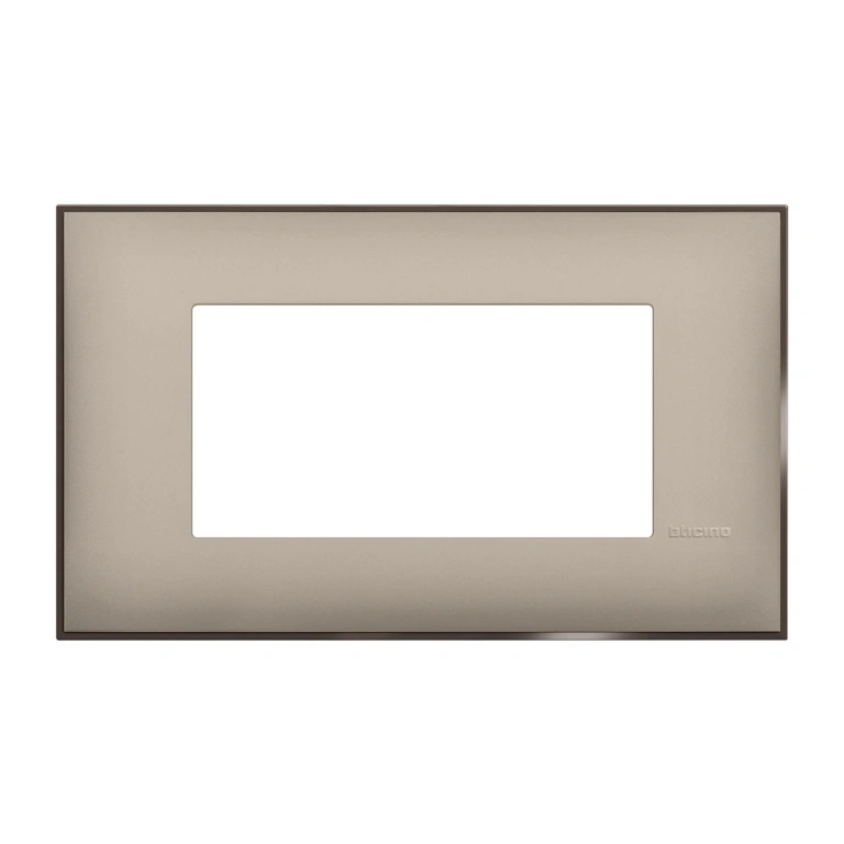 PVC четиримодулна рамка, cream satin, bticino, classia, r4804cs